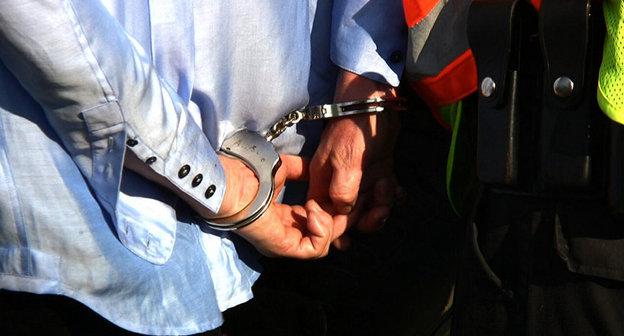 Задержание.  Фото CC BY 2.0 / TAR SANDS BLOCKADE / DARRYL HANNAH IN HANDCUFFS