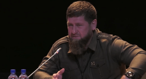 Рамзан Кадыров критикует Виталия Мутко на бизнес-сессии «Инвестируй в Кавказ». Фрагмент трансляции ТАСС, опубликованный телеканалом "Дождь" https://tvrain.ru/teleshow/videooftheday/kadyrov_vs_mutko-476673/