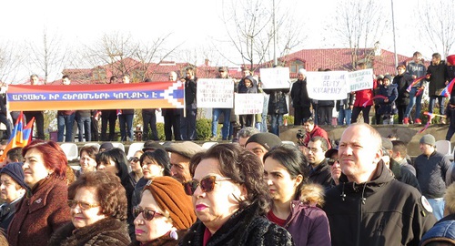 Участники митинга в Степанакерте. 22.12.2018 г. Фото Алвард Григорян для "Кавказского узла" Участники митинга в Степанакерте. 22.12.2018 г. Фото Алвард Григорян для "Кавказского узла"