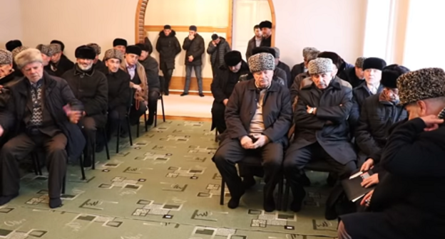 Участники заседания в кадияте Ингушетии 25 декабря. Кадр видео Совета тейпов ингушского народа. https://www.youtube.com/watch?v=Zkhs3H9nAe8