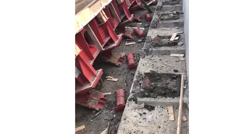 Рухнувший мост в Буйнакске. Кадр из видео пользователя Новое Дело 
https://www.youtube.com/watch?time_continue=17&v=Znpm5Kjd0Lo