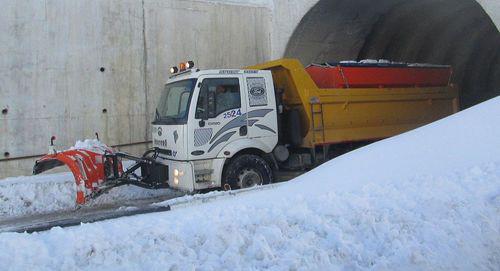 Уборка снега на Военно-Грузинской дороге. Фото© FB / Roads Department of Georgia Уборка снега на Военно-Грузинской дороге. Фото© FB / Roads Department of Georgia