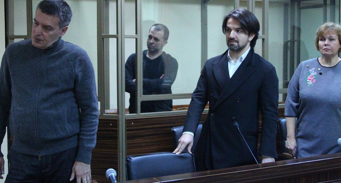 Андрей Виноградов и его адвокаты выслушивают приговор суда. Фото Валерия Люгаева для "Кавказского узла"