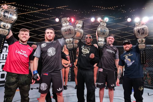 Магомед Магомедкеримов (второй слева). Фото со страницы PFL в Twitter. https://twitter.com/ProFightLeague?ref_src=twsrc%5Etfw%7Ctwcamp%5Etweetembed&ref_url=https%3A%2F%2Fsport24.ru%2Fnews%2Fmma%2F2019-01-01-rashid-magomedov-magomed-magomedkerimov-abusupiiyan-magomedov-finaly-pfl-31-dekabrya-million-dollarov-video Магомед Магомедкеримов (второй слева). Фото со страницы PFL в Twitter. https://twitter.com/ProFightLeague?ref_src=twsrc%5Etfw%7Ctwcamp%5Etweetembed&ref_url=https%3A%2F%2Fsport24.ru%2Fnews%2Fmma%2F2019-01-01-rashid-magomedov-magomed-magomedkerimov-abusupiiyan-magomedov-finaly-pfl-31-dekabrya-million-dollarov-video