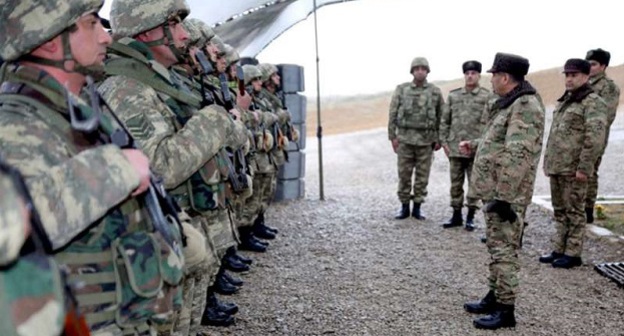 Военные азербайджанской армии. Фото: пресс-служба Минобороны Азербайджана https://mod.gov.az/ru/news/rukovodstvo-ministerstva-oborony-nahoditsya-v-prifrontovoj-zone-video-25326.html