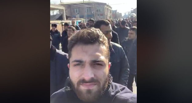 Противники Манвела Григоряна возобновили акции протеста. Кадр из видео с личной страницы Jivan Abrahamyan https://www.facebook.com/sakhkalyan/videos/2084770531566192/