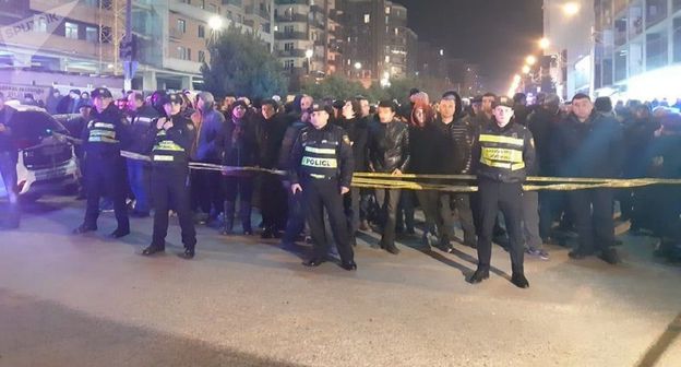 Оцепление на месте взрыва в Тбилиси 16 января 2019 года. © Sputnik / Shota Nozadze

Читать далее: https://sputnik-georgia.ru/incidents/20190116/243928638/Bolshinstvo-postradavshikh-pri-vzryve-v-Tbilisi---deti.html