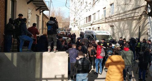 Машина скорой помощи у дома на улице Кетеван Цамебули, где произошла утечка газа. Фото Sputnik / Alex Shlamov
https://sputnik-georgia.ru/politics/20190131/244136737/Gazovoe-oborudovanie-v-domakh-zhiteley-Gruzii-okazhetsya-pod-nablyudeniem.html Машина скорой помощи у дома на улице Кетеван Цамебули, где произошла утечка газа. Фото Sputnik / Alex Shlamov
https://sputnik-georgia.ru/politics/20190131/244136737/Gazovoe-oborudovanie-v-domakh-zhiteley-Gruzii-okazhetsya-pod-nablyudeniem.html