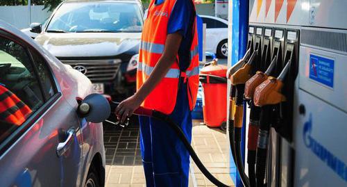 АЗС. Фото Елены Синеок / "Юга.ру"