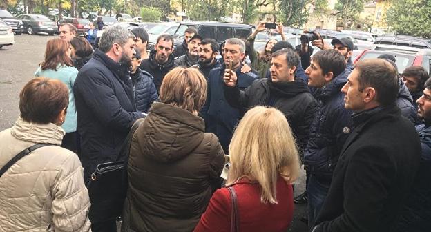 Активисты инициативной группы, требующие принять антикоррупционный закон. Фото Дмитрия Статйнова для "Кавказского узла".
