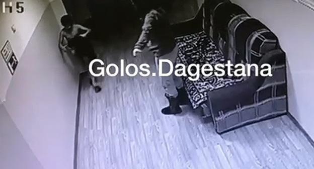 Скриншот публикации видео жестокого обращения с ребенком в детдоме Каспийска. Фото 
golos.dagestana  https://www.instagram.com/p/BujolF3nfVg/