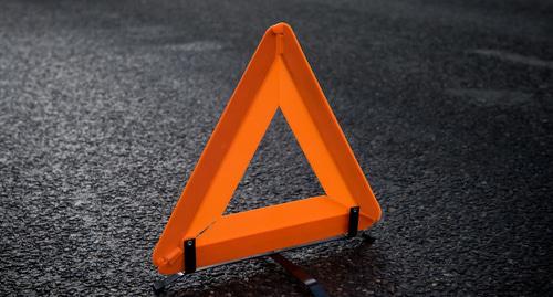 Аварийный знак на дороге. Фото © Фото Елены Синеок, Юга.ру

