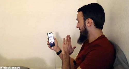 Тумсо Абдурахманов. Фото: кадр видео "Прямой эфир с кадыровским Лордом", https://www.youtube.com/watch?v=vNGSHNox8eE