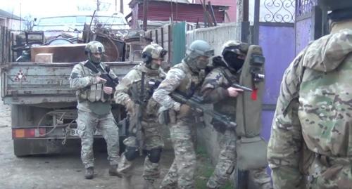 Кадр из видео на канале Youtube "Задержание спонсоров сирийских террористов, Дагестан, 14.03.2019" https://www.youtube.com/watch?v=UITT5vRg2gA&feature=youtu.be Кадр из видео на канале Youtube "Задержание спонсоров сирийских террористов, Дагестан, 14.03.2019" https://www.youtube.com/watch?v=UITT5vRg2gA&feature=youtu.be