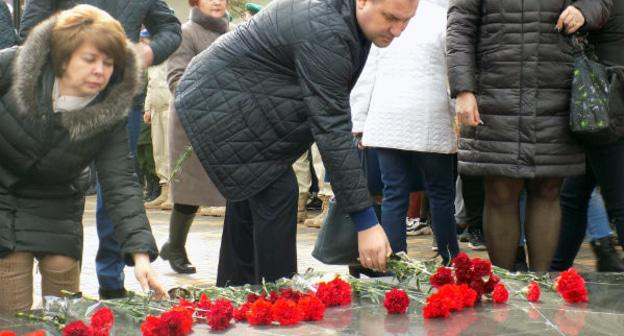 Траурный митинг, посвященный 18-й годовщине теракта у Центрального рынка. Фото: пресс-служба  администрации Минеральных Вод. http://www.min-vodi.ru/arhiv/item/3028-177754378.html