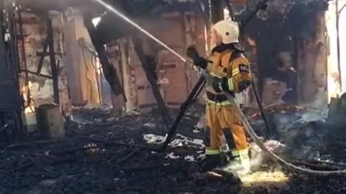 Ликвидация пожара в Гудермесе. Фото: кадр видео Sputnik на русском "Пожар в Гудермесе полностью уничтожил мечеть" https://www.youtube.com/watch?v=j-azbNTVnXs Ликвидация пожара в Гудермесе. Фото: кадр видео Sputnik на русском "Пожар в Гудермесе полностью уничтожил мечеть" https://www.youtube.com/watch?v=j-azbNTVnXs