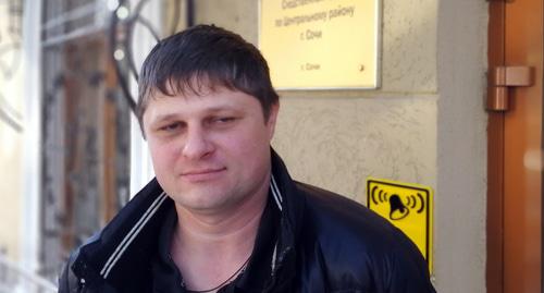 Роман Габаев у СКР Сочи. Фото Светланы Кравченко для "Кавказского узла"
Роман Габаев у СКР Сочи. Фото Светланы Кравченко для "Кавказского узла"