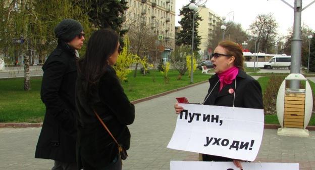 Ольга Карпухнова на пикете в Волгограде 13 апреля 2019 года. Фото Вячеслава Ященко для "Кавказского узла"