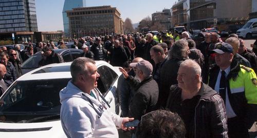 Акция протеста таксистов в Тбилиси. 27 марта 2019 г. Фото Беслана Кмузова для "Кавказского узла" Акция протеста таксистов в Тбилиси. 27 марта 2019 г. Фото Беслана Кмузова для "Кавказского узла"