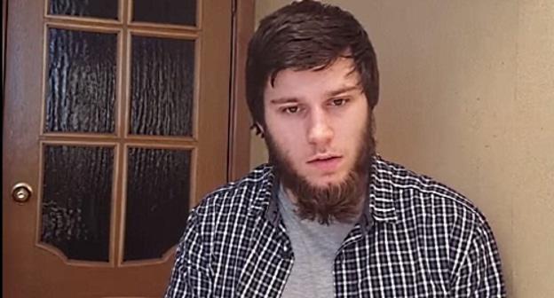 Алибек Мирзеханов. Скриншот видео канала 
Ali Mir
https://www.youtube.com/watch?time_continue=1&v=pKc36e7gMyo