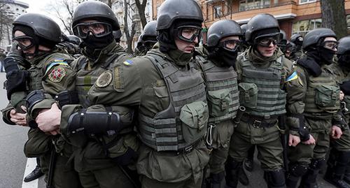 Сотрудники силовых структур Украины. Фото: REUTERS/Gleb Garanich TPX IMAGES OF THE DAY Сотрудники силовых структур Украины. Фото: REUTERS/Gleb Garanich TPX IMAGES OF THE DAY