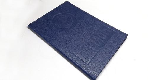 Диплом о высшем образовании. Фото Нины Тумановой для "Кавказского узла"