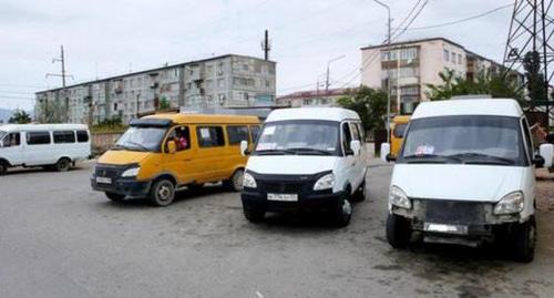 Маршрутки в Махачкале. Фото: Магомед Магомедов (Юсупов) http://www.odnoselchane.ru Маршрутки в Махачкале. Фото: Магомед Магомедов (Юсупов) http://www.odnoselchane.ru