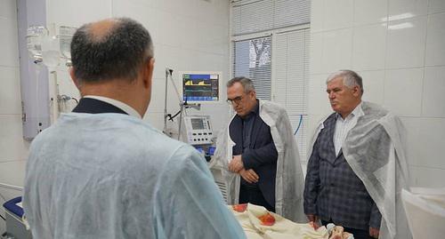 Министр здравоохранения Дагестана посещает пациента Республиканской клинической больницы. Фото: пресс-служба Минздрава РД https://www.instagram.com/p/BwyxrJnFBUD/ Министр здравоохранения Дагестана посещает пациента Республиканской клинической больницы. Фото: пресс-служба Минздрава РД https://www.instagram.com/p/BwyxrJnFBUD/