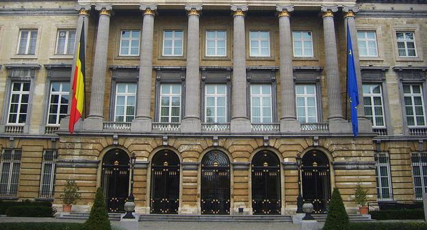 Здание парламента Бельгии. Фото Benjah https://ru.wikipedia.org/wiki/Федеральный_парламент_Бельгии#/media/File:Parlement_Belge.JPG