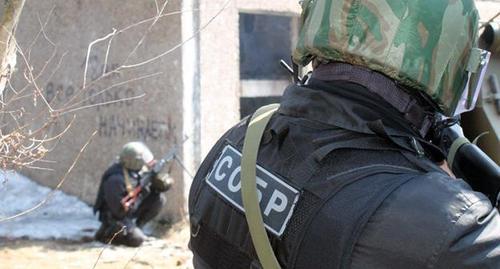 Сотрудники СОБРа. Фото http://nac.gov.ru/antiterroristicheskie-ucheniya/operativnym-shtabom-v-altayskom-krae-provedeno-0.html Сотрудники СОБРа. Фото http://nac.gov.ru/antiterroristicheskie-ucheniya/operativnym-shtabom-v-altayskom-krae-provedeno-0.html