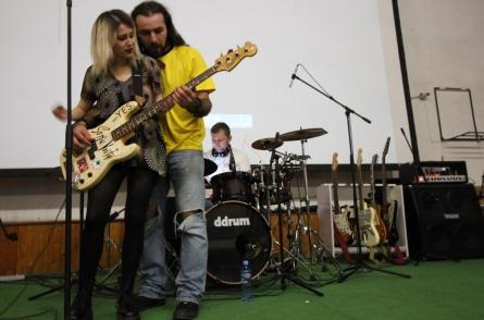 Музыканты выступают на фестивале Atazhukin Sound. Фото Алана Цхурбаева для "Кавказского узла".