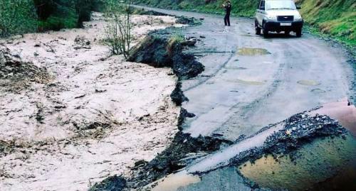 Паводковые воды подтопили мосты, дороги в Цунтинском районе. Фото пресс-службы администрации Цунтинского района. http://cunta.ru/content/pavodkovye-vody-podtopili-mosty-dorogi-v-cuntinskom-rayone-0 Паводковые воды подтопили мосты, дороги в Цунтинском районе. Фото пресс-службы администрации Цунтинского района. http://cunta.ru/content/pavodkovye-vody-podtopili-mosty-dorogi-v-cuntinskom-rayone-0