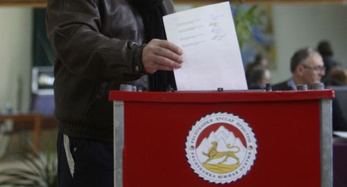 Урна для бюллетеней. Фото: REUTERS/Kazbek Basayev Урна для бюллетеней. Фото: REUTERS/Kazbek Basayev