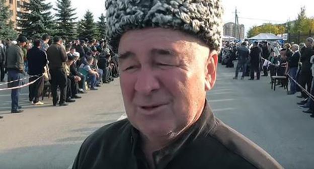 Малсаг Ужахов во время митинга в Магасе. Октябрь 2018 г. Скриншот Совет тейпов ингушского народа https://www.youtube.com/watch?v=OKp3UuBZ1jk