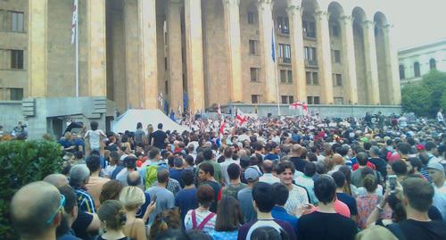 Митинг на проспекте Руставели в Тбилиси. 20 июня 2019 г. Фото Беслана Кмузова для "Кавказского узла" Митинг на проспекте Руставели в Тбилиси. 20 июня 2019 г. Фото Беслана Кмузова для "Кавказского узла"