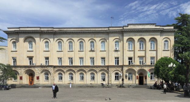 Резиденция правительства и Президента Республики Абхазия. Фото:  Hons084 / https://commons.wikimedia.org/w/index.php?curid=37946704