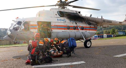 Эвакуация туриста в горах КБР Фото: страница FB ЮРПСО МЧС России https://www.facebook.com/urpsomchs/photos/pcb.2119566724837356/2119565694837459/?type=3&theater

 