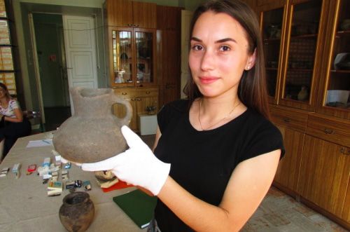 Сотрудница Волгоградского областного краеведческого музея Анастасия Оболочкова. Фото Вячеслава Ященко для "Кавказского узла".