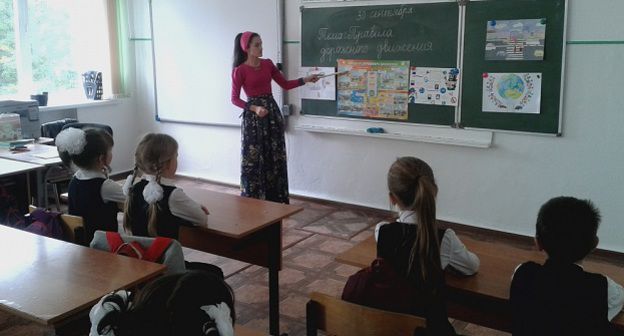 Урок в Долаковской средней школе. Фото: soshdl.ru