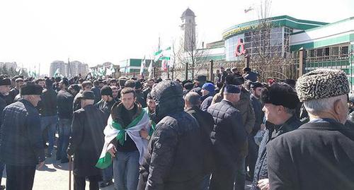 Участники митинга в Магасе. 26 марта 2019 года. Фото Умара Йовлоя для "Кавказского узла"