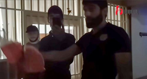 Участники акции в пресс-клубе "Зеркало" в Ереване.
Фото: кадр видео
Hraparak daily https://www.youtube.com/watch?v=kGS2PwwY4E0&feature=youtu.be Участники акции в пресс-клубе "Зеркало" в Ереване.
Фото: кадр видео
Hraparak daily https://www.youtube.com/watch?v=kGS2PwwY4E0&feature=youtu.be