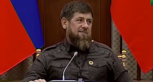 Рамзан Кадыров на совещании с подчиненными. Фото: кадр видео 
ЧГТРК "Грозный" https://www.youtube.com/watch?time_continue=1&v=mqr7XSn8omk 