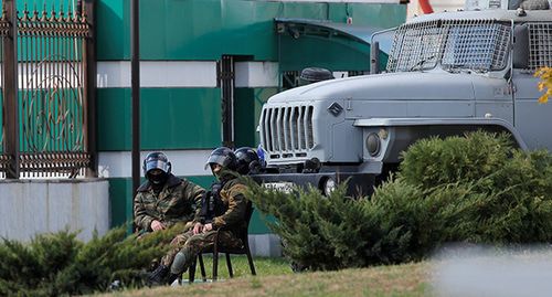 Сотрудники силовых структур. Магас. Ингушетия. Фото: REUTERS/Maxim Shemetov Сотрудники силовых структур. Магас. Ингушетия. Фото: REUTERS/Maxim Shemetov