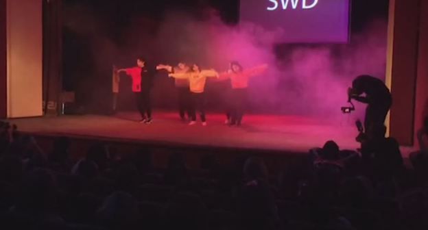 Выступление участников аниме-фестиваля AniDag-2019, прошедшего 20 октября в Махачкале. Скриншот видео "Кавказ. Реалии". https://www.kavkazr.com/a/30230251.html