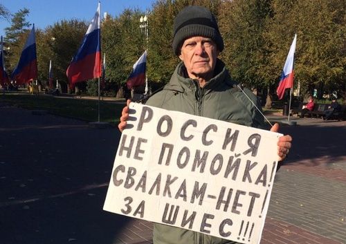 Владимир Васильченко проводит пикет против свалки в Шиесе. Волгоград, 3 ноября 2019 года. Фото Татьяны Филимоновой для "Кавказского узла".