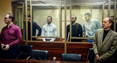 Фигуранты дела о подготовке теракта у московского посольства Франции (слева направо): Саламхан Сампиев, Руслан Эсмурзиев, Магомед Аматханов, Эльберт Харсиев. Фото Константина Волгина для "Кавказского узла" Фигуранты дела о подготовке теракта у московского посольства Франции (слева направо): Саламхан Сампиев, Руслан Эсмурзиев, Магомед Аматханов, Эльберт Харсиев. Фото Константина Волгина для "Кавказского узла"