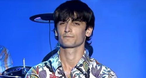 Дагестанский певец Руслан Аджиев. Стоп-кадр видео канала YouTube "ООО ТВ Радиокомпания "Прибой" https://www.youtube.com/watch?v=gBTf4Ozd08o