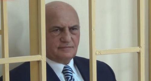 Али Инсанов. Кадр из видеосюжета Obyektiv Tv
https://www.youtube.com/watch?v=lqFXt_tmfy0