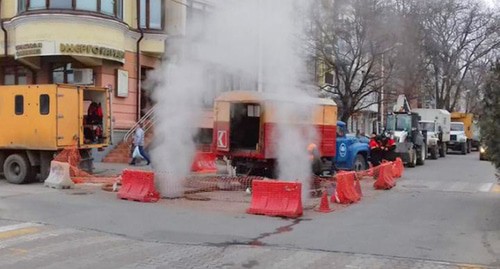 Устранение аварии на теплотрассе в Ростове-на-Дону. Фото: администрация Ростова. Устранение аварии на теплотрассе в Ростове-на-Дону. Фото: администрация Ростова.