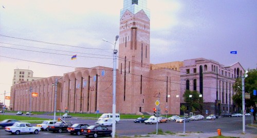 Совет старейшин Еревана. Фото: Автор: Kevorkmail, https://commons.wikimedia.org/w/index.php?curid=26183961 Совет старейшин Еревана. Фото: Автор: Kevorkmail, https://commons.wikimedia.org/w/index.php?curid=26183961